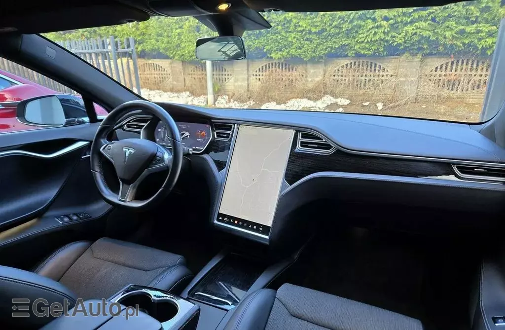 TESLA Model S 