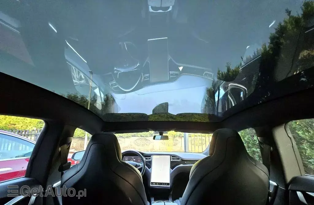 TESLA Model S 