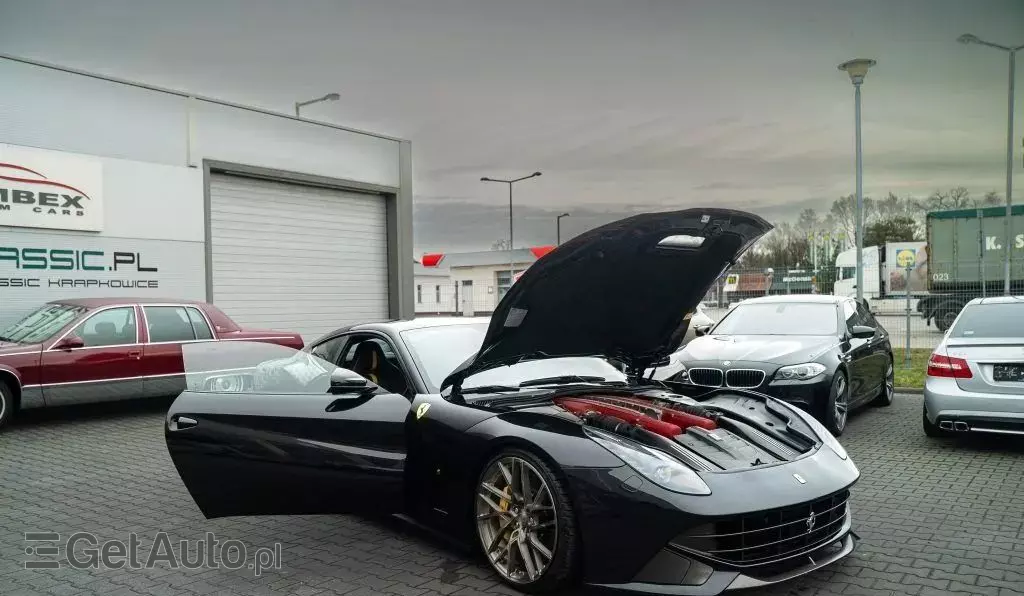 FERRARI F12 