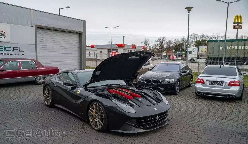 FERRARI F12 