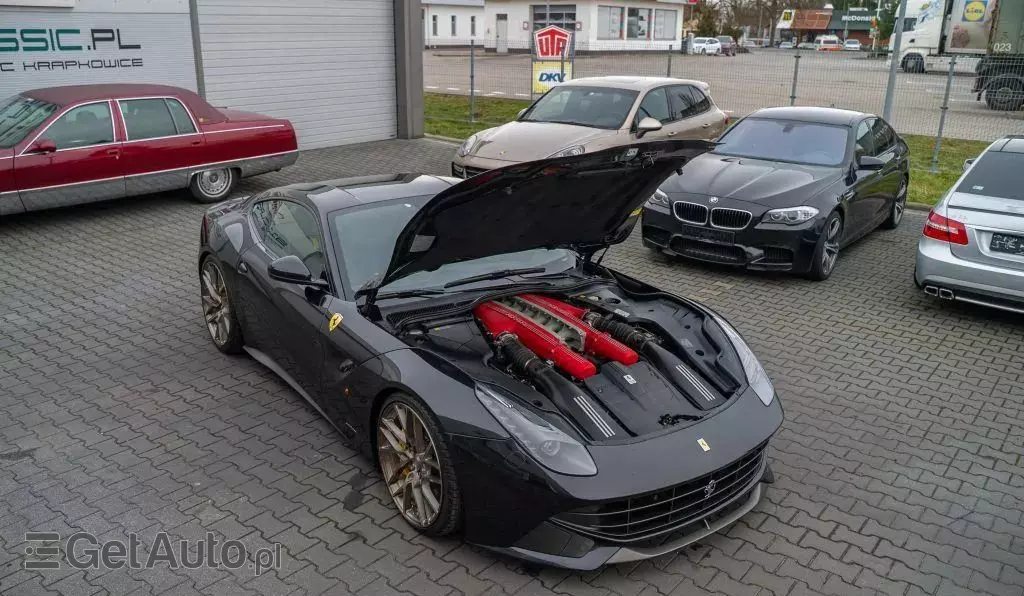 FERRARI F12 