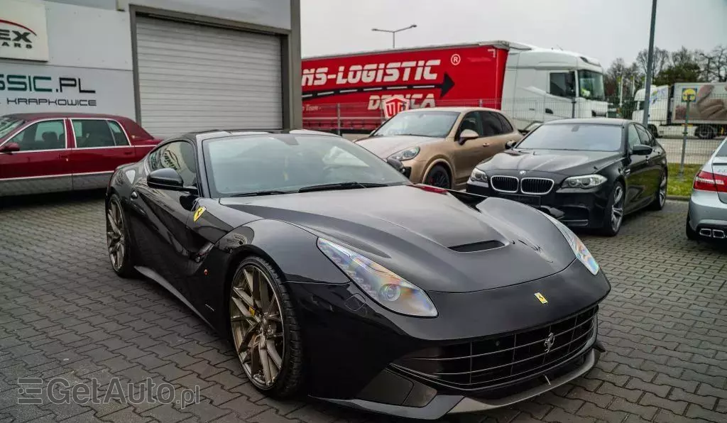 FERRARI F12 