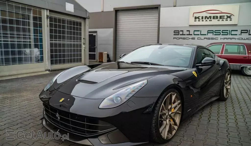 FERRARI F12 