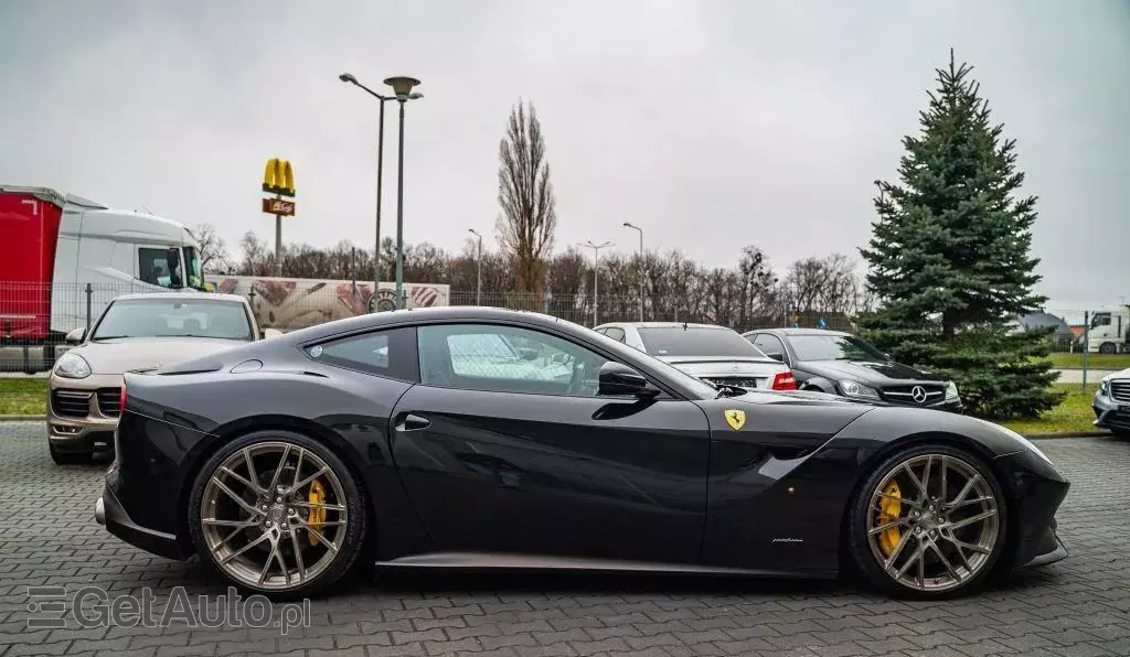 FERRARI F12 