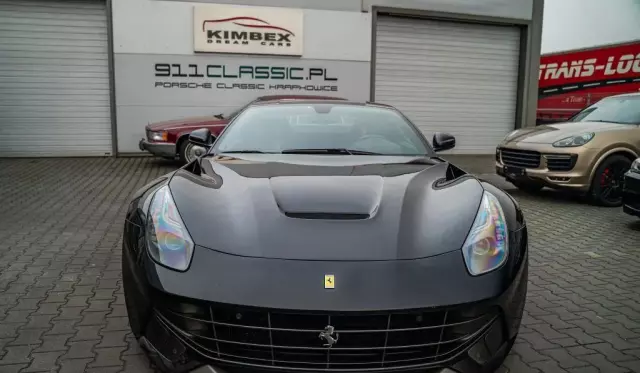 FERRARI F12 