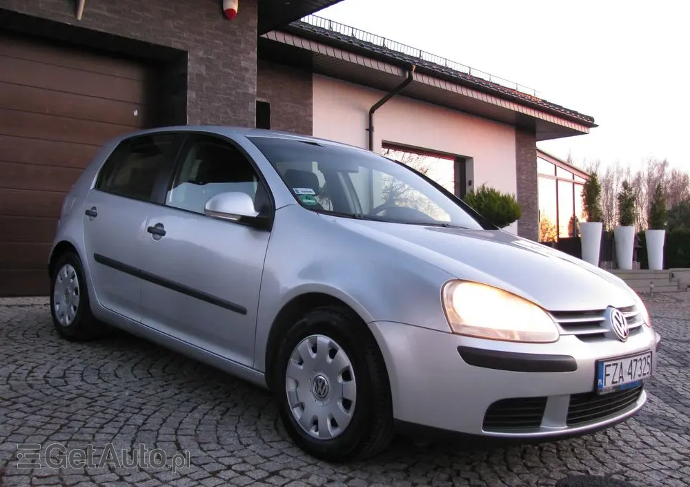 VOLKSWAGEN Golf 1.6 Q-Line