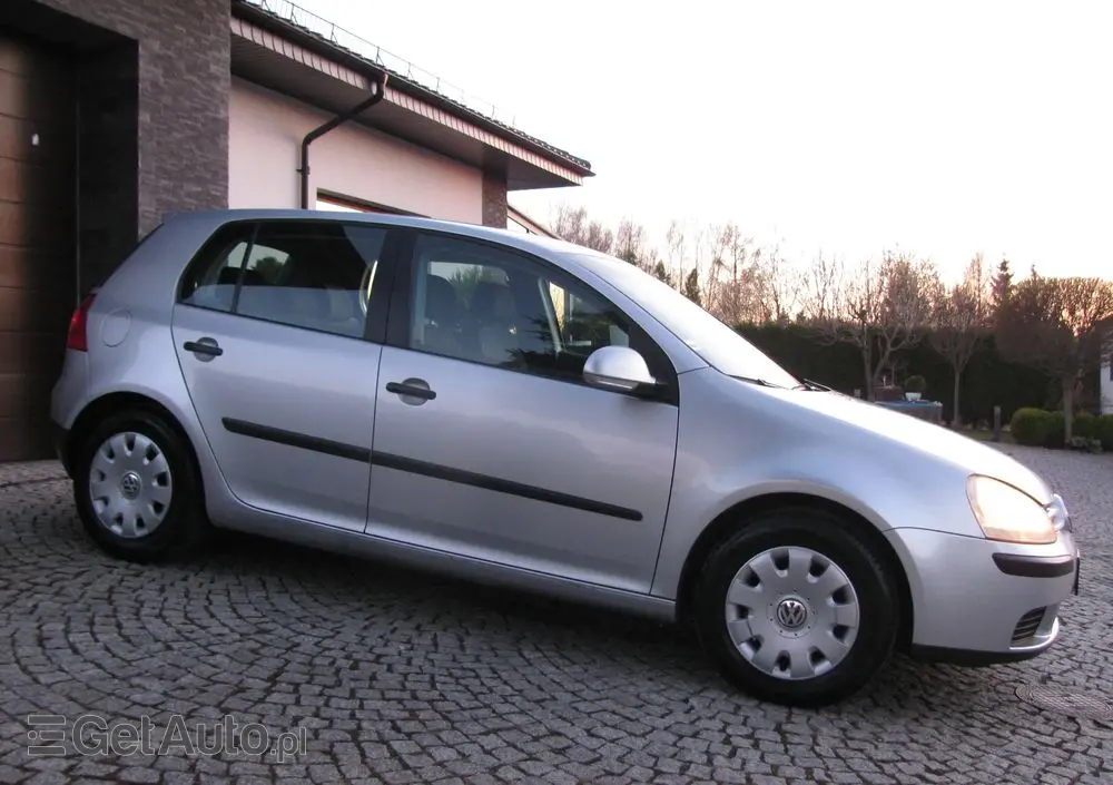 VOLKSWAGEN Golf 1.6 Q-Line