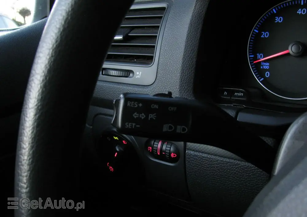 VOLKSWAGEN Golf 1.6 Q-Line