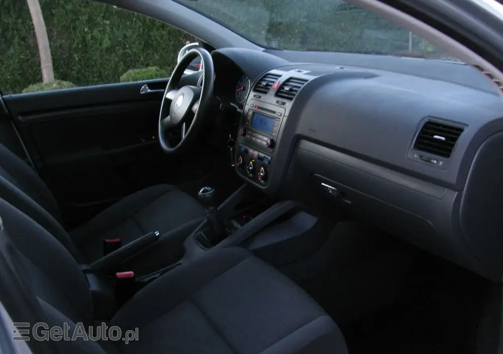 VOLKSWAGEN Golf 1.6 Q-Line