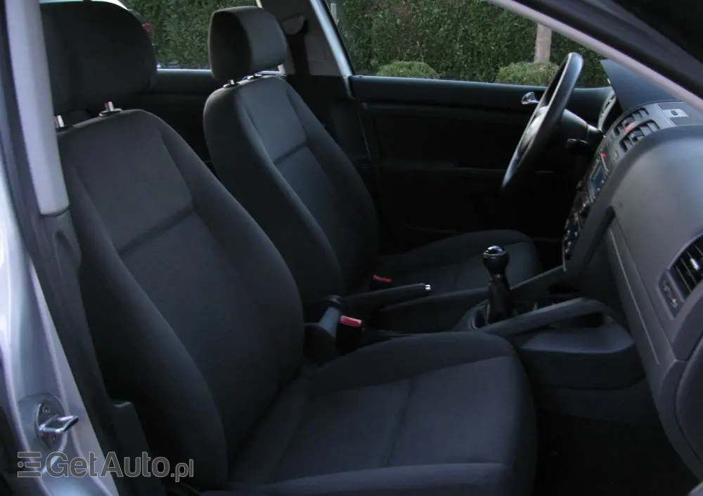 VOLKSWAGEN Golf 1.6 Q-Line