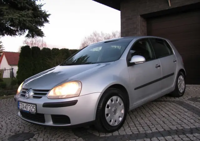 VOLKSWAGEN Golf 1.6 Q-Line