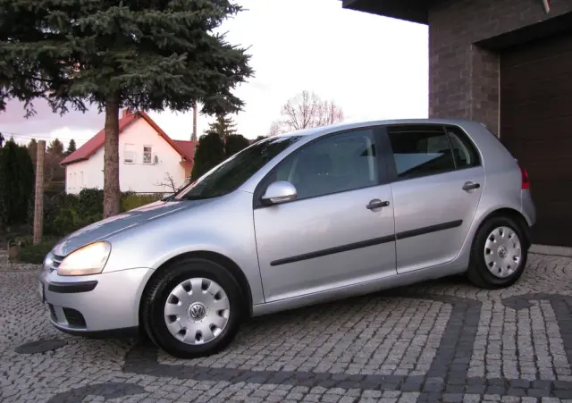 VOLKSWAGEN Golf 1.6 Q-Line