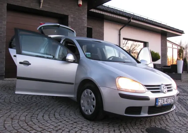 VOLKSWAGEN Golf 1.6 Q-Line