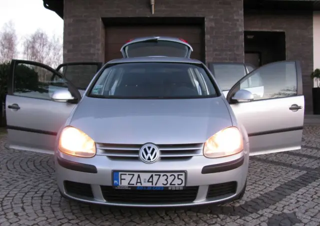 VOLKSWAGEN Golf 1.6 Q-Line