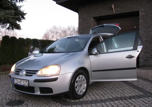 VOLKSWAGEN Golf 1.6 Q-Line
