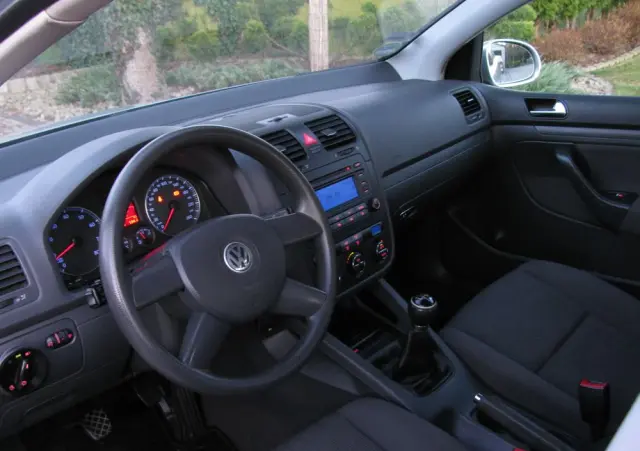 VOLKSWAGEN Golf 1.6 Q-Line