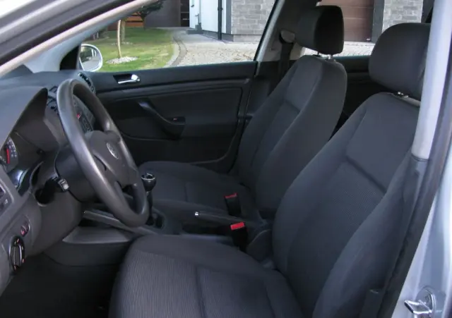 VOLKSWAGEN Golf 1.6 Q-Line