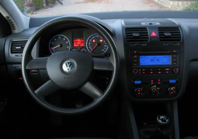 VOLKSWAGEN Golf 1.6 Q-Line