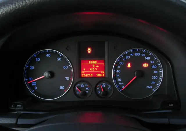 VOLKSWAGEN Golf 1.6 Q-Line