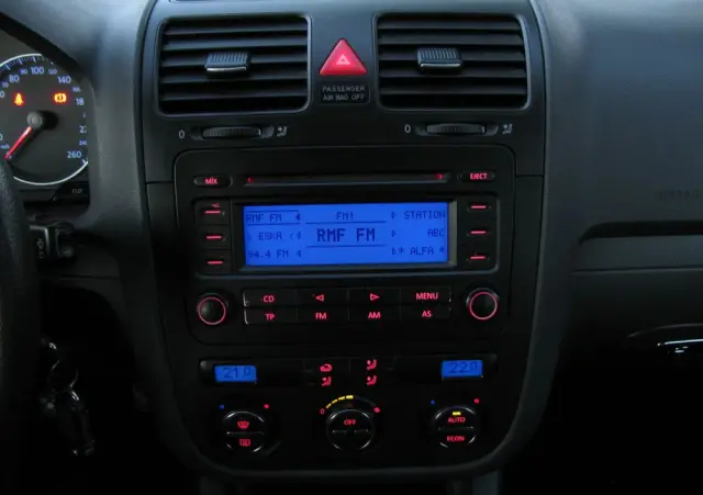 VOLKSWAGEN Golf 1.6 Q-Line