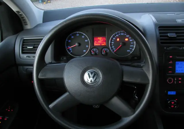 VOLKSWAGEN Golf 1.6 Q-Line