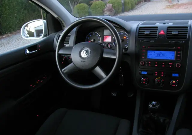 VOLKSWAGEN Golf 1.6 Q-Line