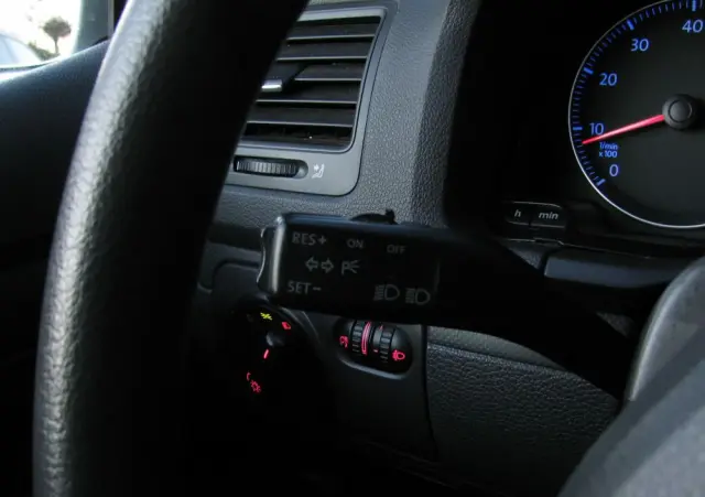 VOLKSWAGEN Golf 1.6 Q-Line