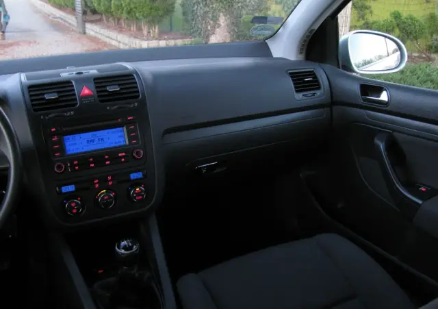 VOLKSWAGEN Golf 1.6 Q-Line