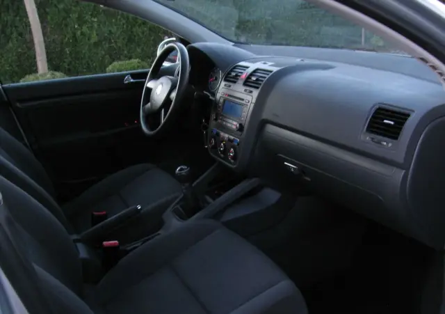 VOLKSWAGEN Golf 1.6 Q-Line