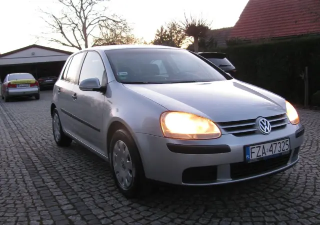 VOLKSWAGEN Golf 1.6 Q-Line