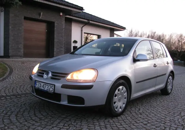 VOLKSWAGEN Golf 1.6 Q-Line