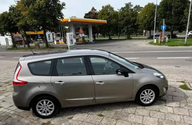 RENAULT Grand Scenic 