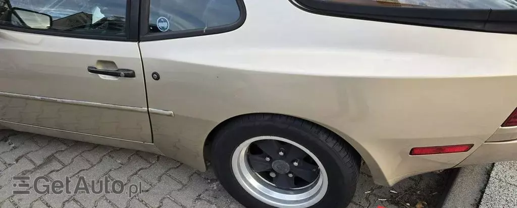 PORSCHE 944 