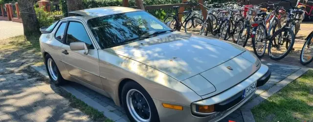 PORSCHE 944 