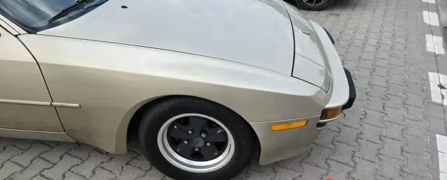 PORSCHE 944 