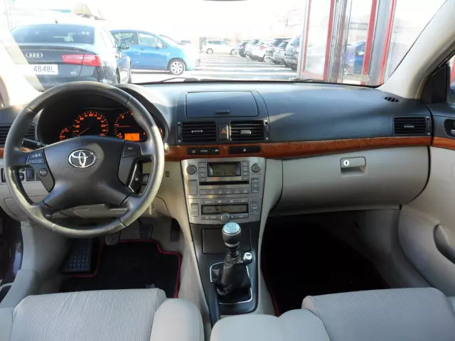 TOYOTA Avensis 