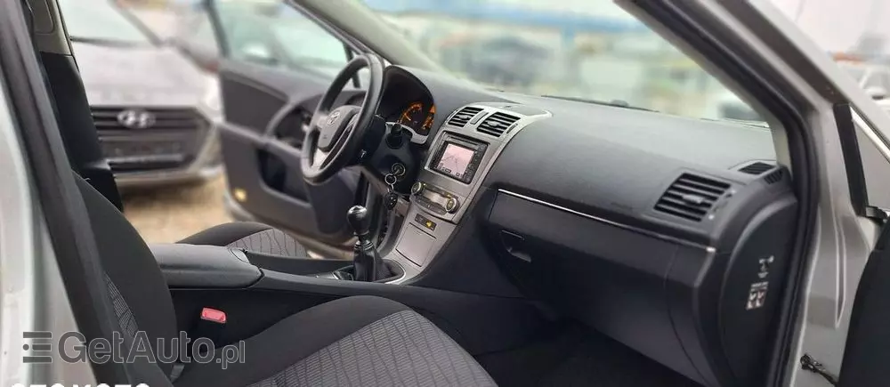 TOYOTA Avensis 