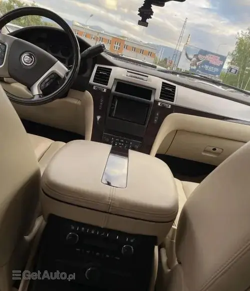 CADILLAC Escalade 