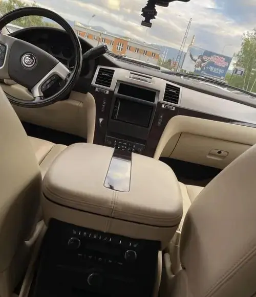 CADILLAC Escalade 