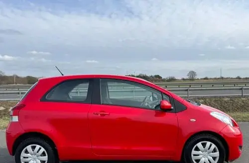 TOYOTA Yaris 