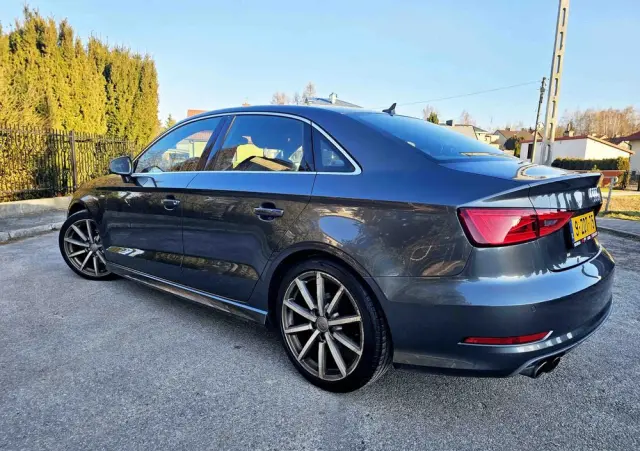 AUDI A3 Limousine 1.4 TFSI cylinder on demand ultra S line Sportpaket