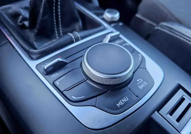 AUDI A3 Limousine 1.4 TFSI cylinder on demand ultra S line Sportpaket