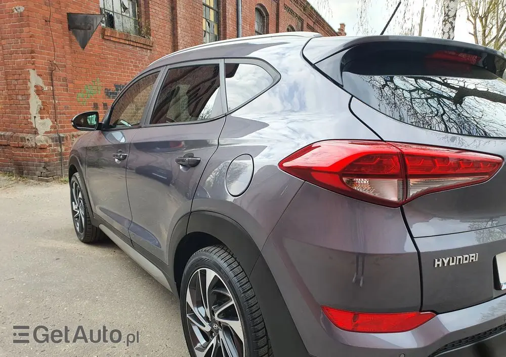 HYUNDAI Tucson Blue 1.7 CRDi 2WD Intro Edition