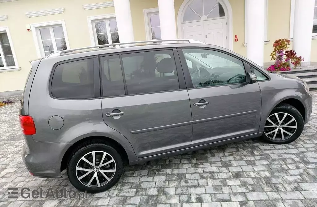 VOLKSWAGEN Touran 