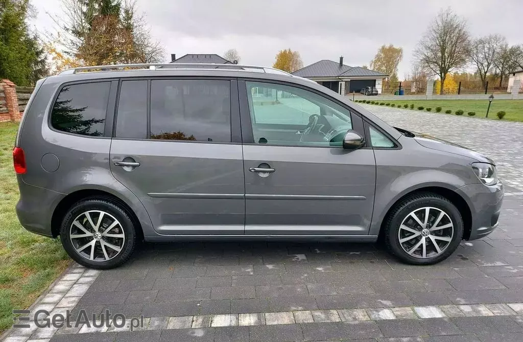VOLKSWAGEN Touran 