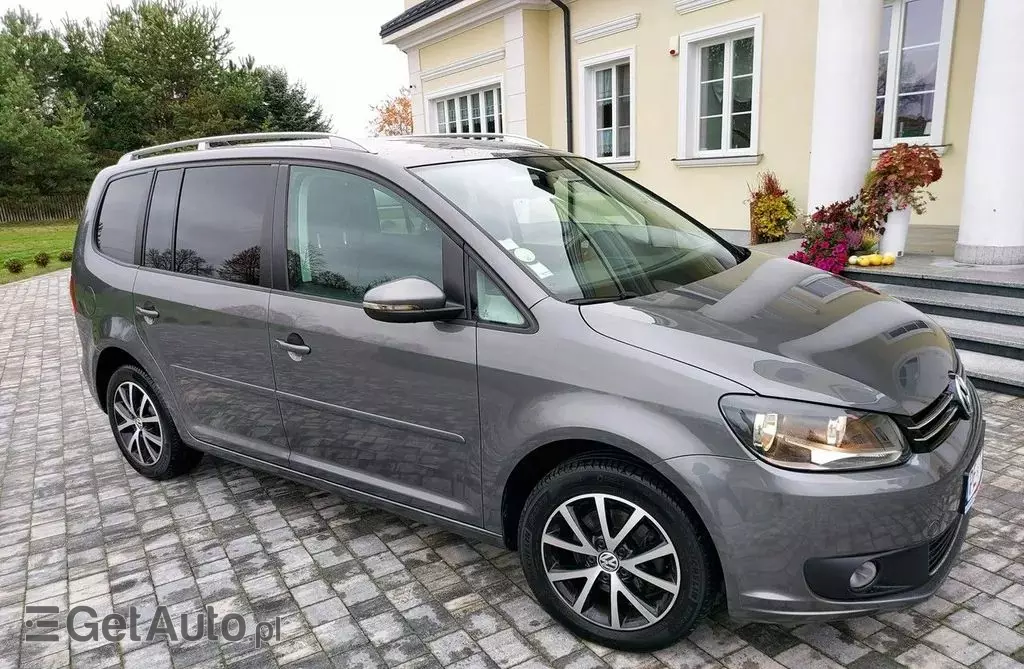 VOLKSWAGEN Touran 