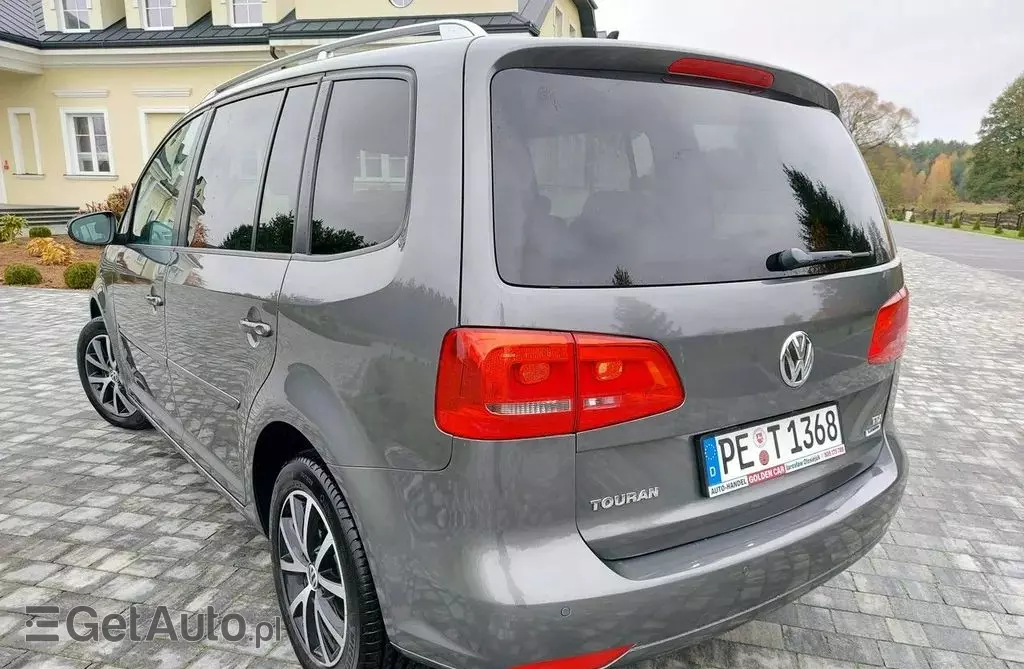 VOLKSWAGEN Touran 