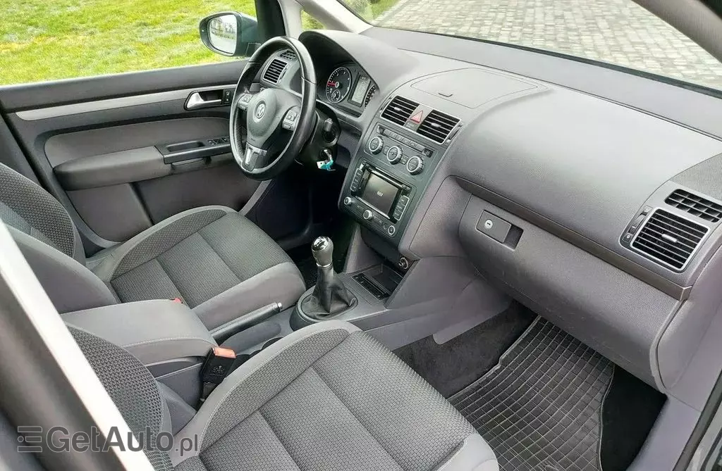 VOLKSWAGEN Touran 
