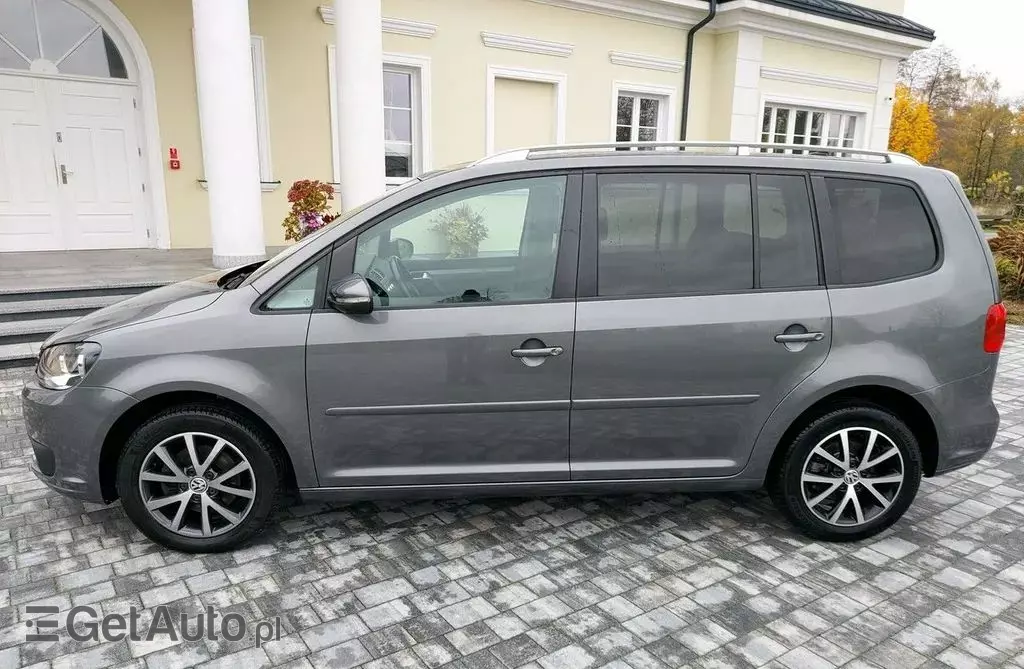 VOLKSWAGEN Touran 