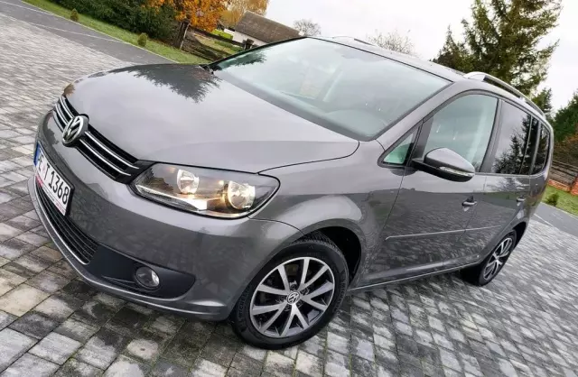 VOLKSWAGEN Touran 